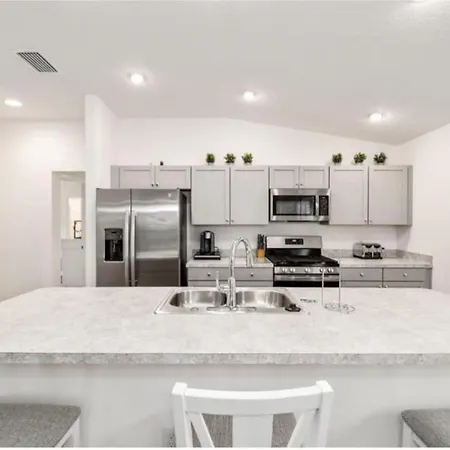 561F) Very Large 2 Bedroom With King Bed